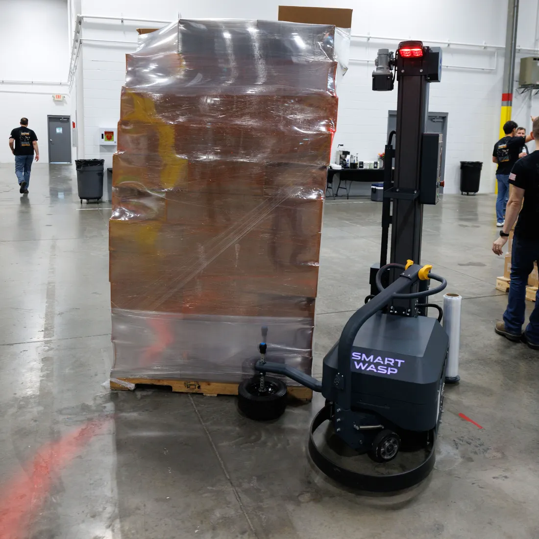 Formic Smart Wasp mobile wrapper applying consistent stretch-film containment to a finished pallet