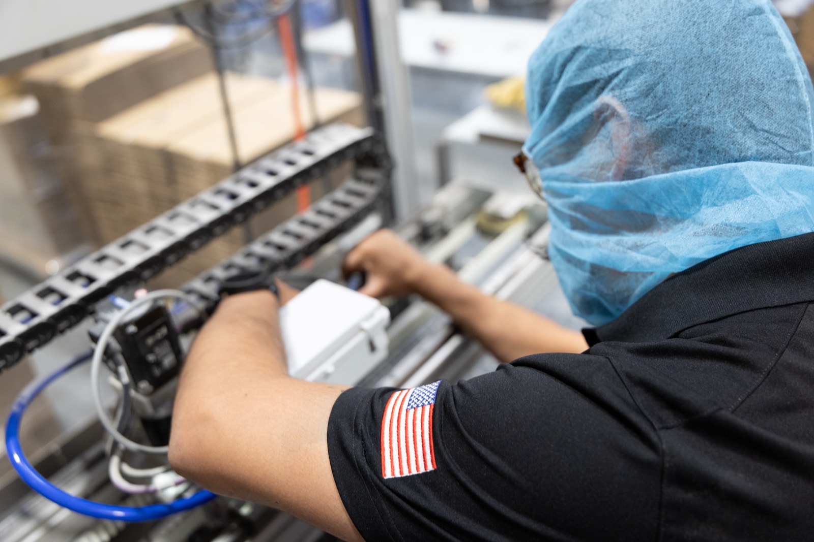 Customer plant operator working a Formic-automated line, the team that benefits when Full Service handles the rest