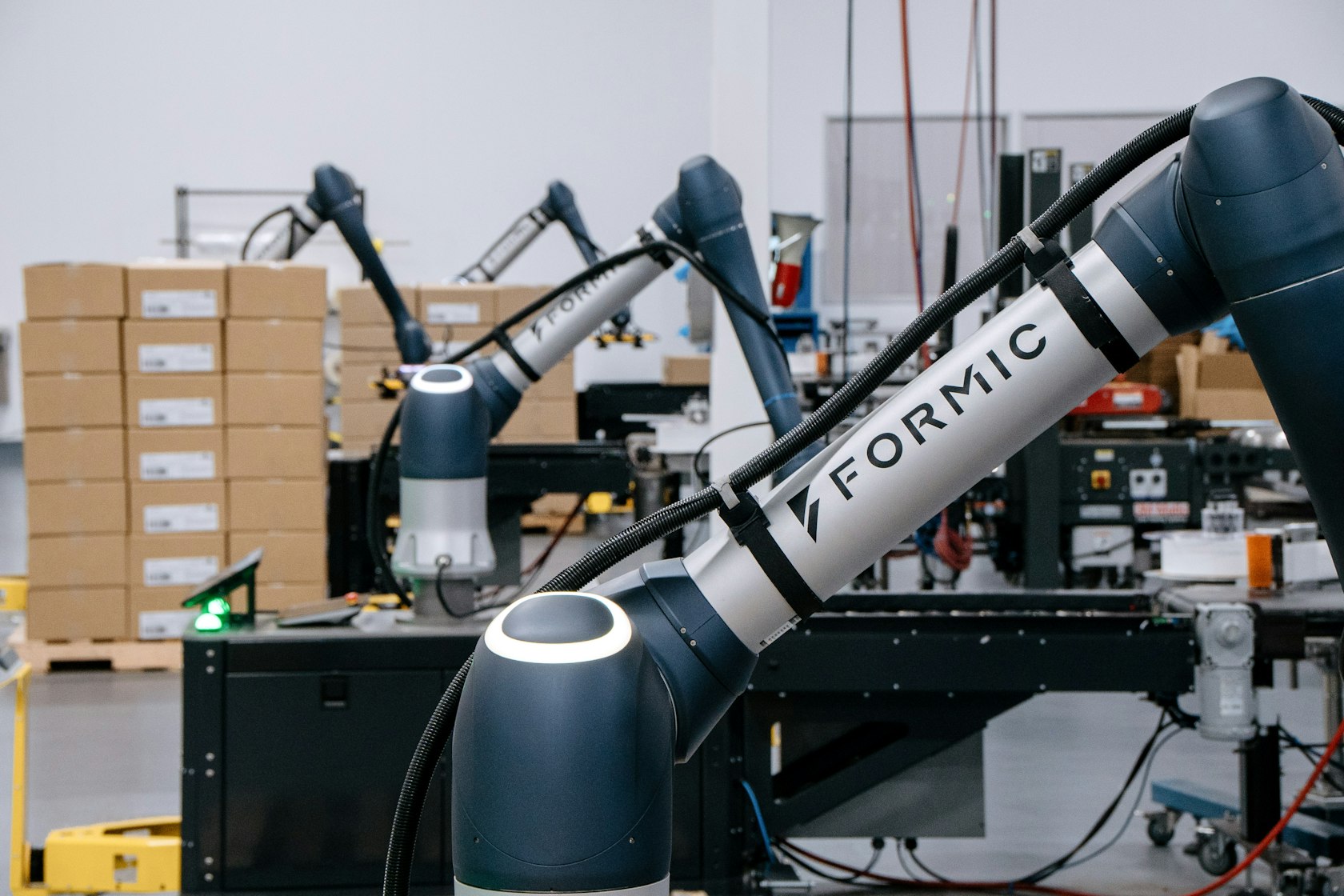 Cobot Palletizers vs. Industrial Palletizers